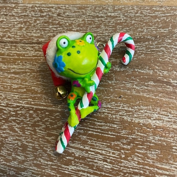 SET of 2 AGC Christmas Ornaments. (Hanging wreath cat and candy-cane frog) - Picture 4 of 5